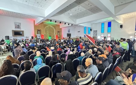 À Fès, une salle pleine pour comprendre l’avenir du Sahara : le regard des élèves journalistes